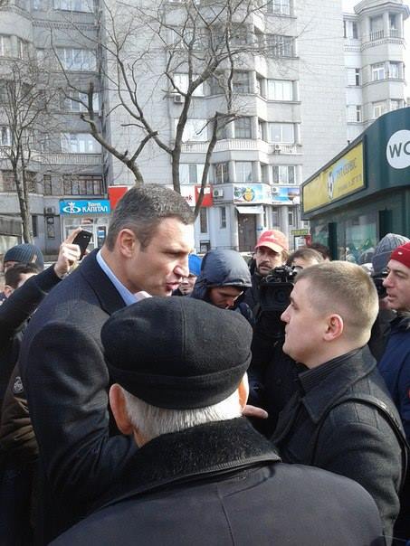 Кличко опешил от вопроса о 23 февраля и предложения идти на фронт Кличко опешил от вопроса о 23 февраля и предложения идти на фронт