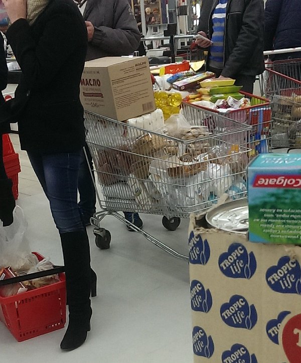 В Европу – с чистой совестью! Украинцы скупают туалетную бумагу В Европу – с чистой совестью! Украинцы скупают туалетную бумагу