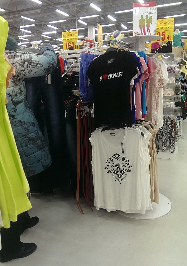 В Европу – с чистой совестью! Украинцы скупают туалетную бумагу В Европу – с чистой совестью! Украинцы скупают туалетную бумагу