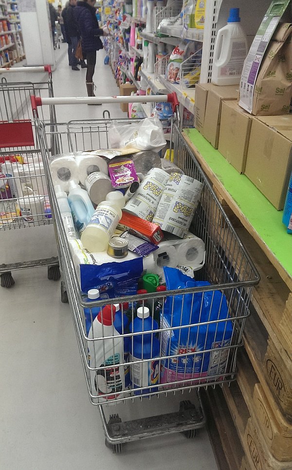 В Европу – с чистой совестью! Украинцы скупают туалетную бумагу В Европу – с чистой совестью! Украинцы скупают туалетную бумагу