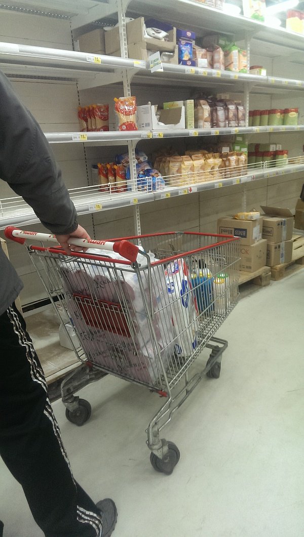 В Европу – с чистой совестью! Украинцы скупают туалетную бумагу В Европу – с чистой совестью! Украинцы скупают туалетную бумагу