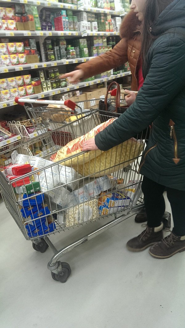 В Европу – с чистой совестью! Украинцы скупают туалетную бумагу В Европу – с чистой совестью! Украинцы скупают туалетную бумагу