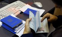 Украина начала выдачу загранпаспортов, по которым невозможно никуда уехать