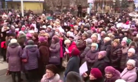 Краматорск: Митинг местных жителей против мобилизации с криками Слава Донбассу