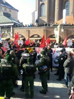 Украинцам позволили митинговать, а немцам нет