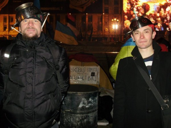 Карателям для АТО закупили каски из пластика