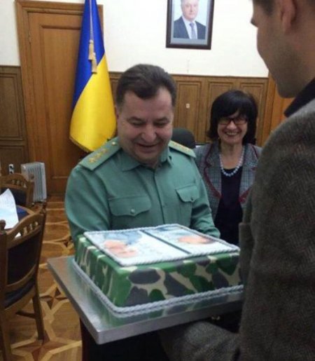 Маразм зашкаливает - Подарки укровскому министру обороны на день рождения