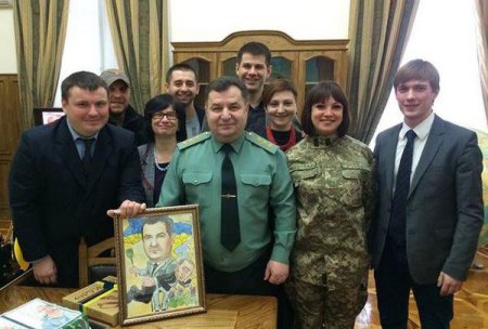 Маразм зашкаливает - Подарки укровскому министру обороны на день рождения