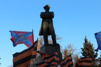 В Саратове прошел митинг "ватников" и "колорадов"