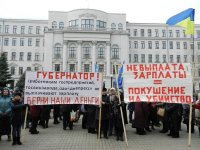 Работники Южмаша грозятся приехать в Киев выбивать долги по зарплате