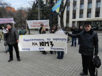 Работники Южмаша грозятся приехать в Киев выбивать долги по зарплате