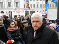 Работники Южмаша грозятся приехать в Киев выбивать долги по зарплате