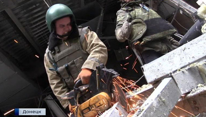 В донецком аэропорту ополченцы нашли 373 тела "киборгов" В донецком аэропорту ополченцы нашли 373 тела "киборгов"