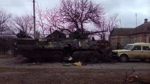 Комбат «Азова» врезался в памятник героям ВОВ и погиб Комбат «Азова» врезался в памятник героям ВОВ и погиб