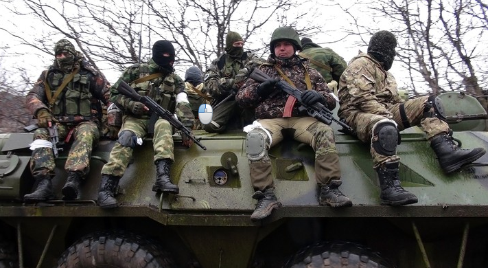 Мужское население ДНР массово вступает в ряды ополчения Мужское население ДНР массово вступает в ряды ополчения