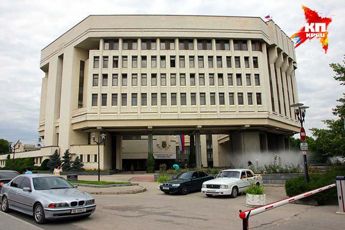 Украина, спустя год после референдума, заподозрила крымчан в госизмене Украина, спустя год после референдума, заподозрила крымчан в госизмене