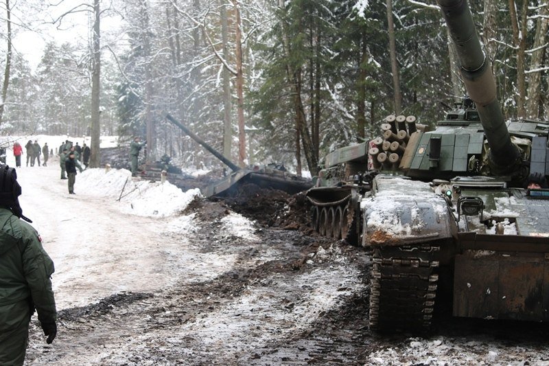 Польский танк увяз в грязи Польский танк увяз в грязи