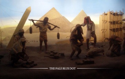 "Они, ведь, считают себя свободными, а суть — не изменилась, они, по-прежнему, таскают камни" "Они, ведь, считают себя свободными, а суть — не изменилась, они, по-прежнему, таскают камни"