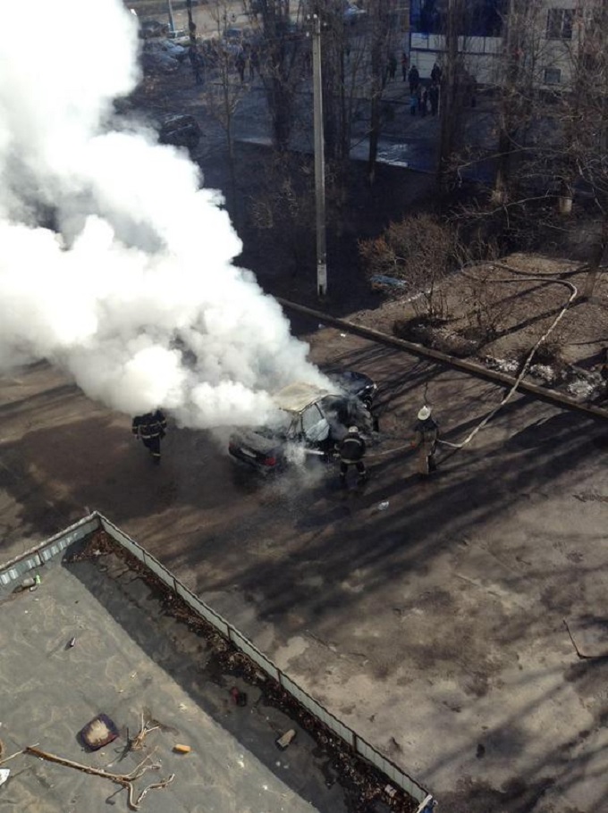 В Харькове прогремел второй взрыв за день: на воздух взлетела еще одна машина (Фото) В Харькове прогремел второй взрыв за день: на воздух взлетела еще одна машина (Фото)
