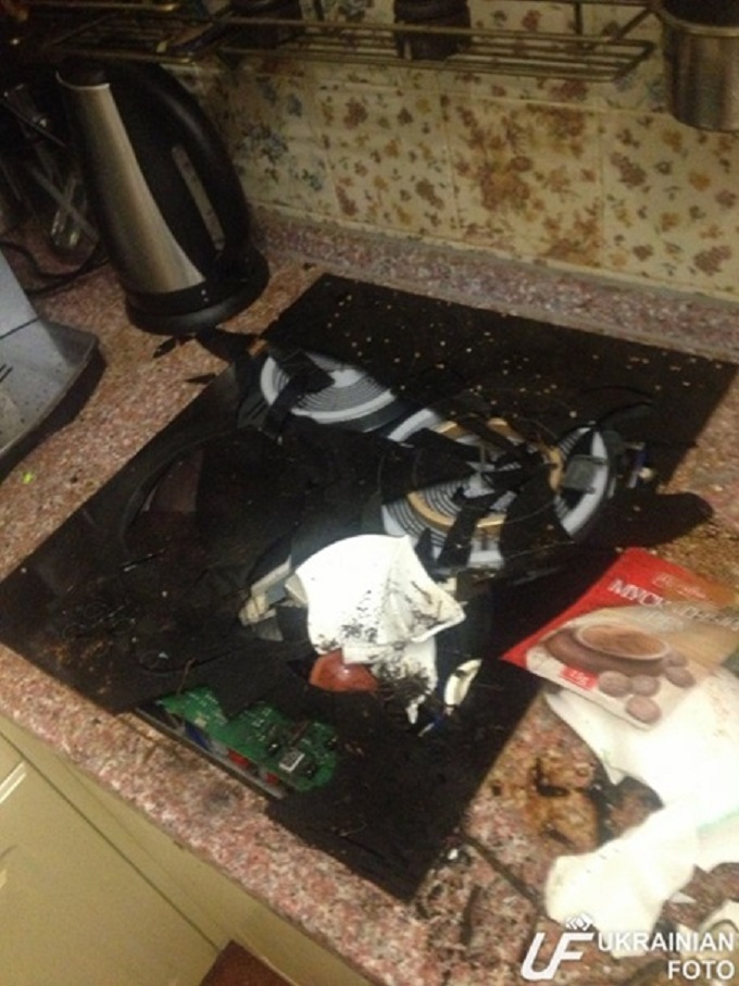 Мужу Сюмар неизвестные разнесли квартиру вдребезги (Фото) Мужу Сюмар неизвестные разнесли квартиру вдребезги (Фото)