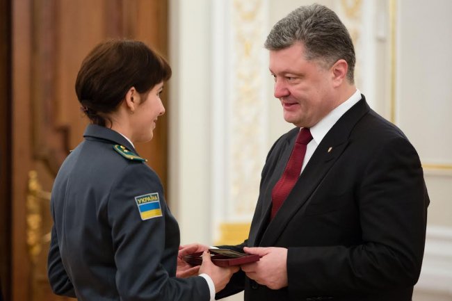 Порошенко заявил, что «враг сломает зубы» о Надежду Савченко Порошенко заявил, что «враг сломает зубы» о Надежду Савченко