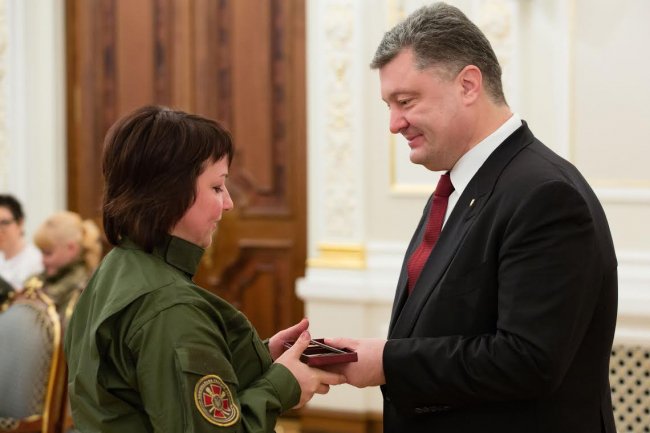 Порошенко заявил, что «враг сломает зубы» о Надежду Савченко Порошенко заявил, что «враг сломает зубы» о Надежду Савченко