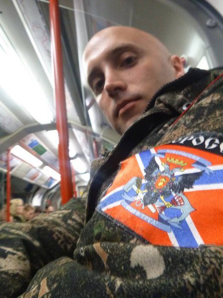 Грем Филиппс разгуливает по Лондону в куртке с нашивкой «Новороссия» Грем Филиппс разгуливает по Лондону в куртке с нашивкой «Новороссия»