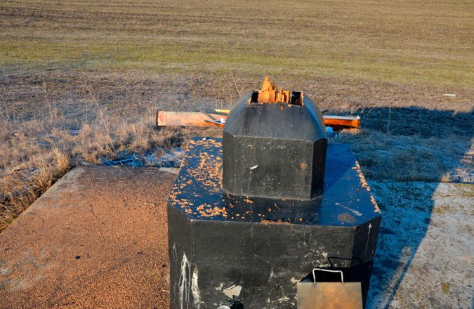 На Николаевщине сатанисты повалили и подожгли два поклонных креста На Николаевщине сатанисты повалили и подожгли два поклонных креста