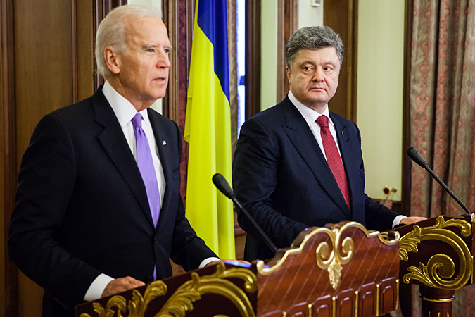 США прекращают сдерживать Россию на Украине, – советник Джо Байдена