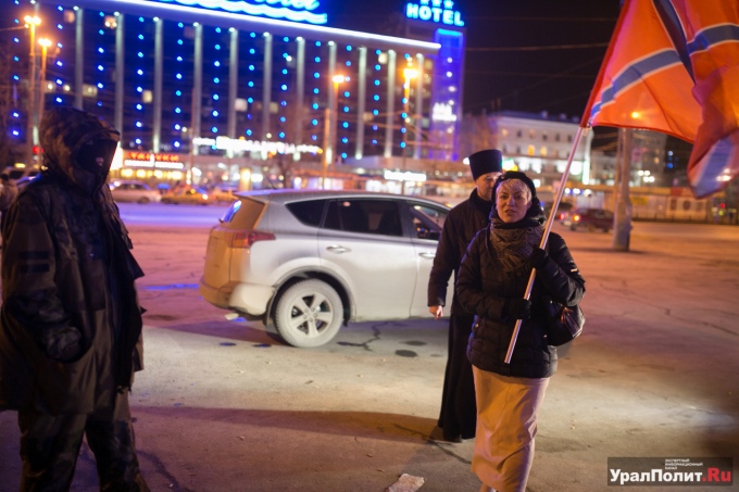 Из Екатеринбурга в Украину отправились 50 добровольцев (Фото, видео) Из Екатеринбурга в Украину отправились 50 добровольцев (Фото, видео)