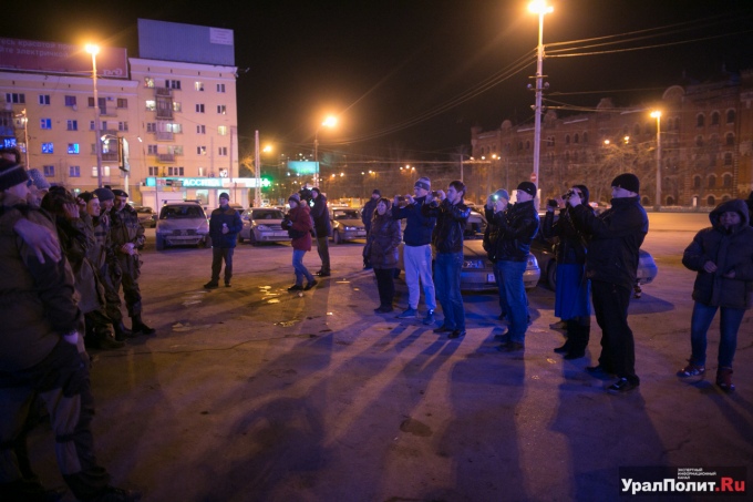 Из Екатеринбурга в Украину отправились 50 добровольцев (Фото, видео) Из Екатеринбурга в Украину отправились 50 добровольцев (Фото, видео)