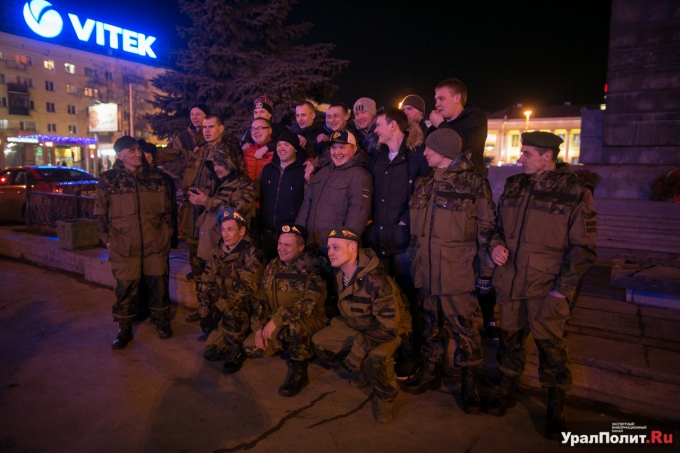 Из Екатеринбурга в Украину отправились 50 добровольцев (Фото, видео) Из Екатеринбурга в Украину отправились 50 добровольцев (Фото, видео)