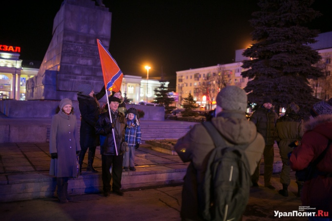 Из Екатеринбурга в Украину отправились 50 добровольцев (Фото, видео) Из Екатеринбурга в Украину отправились 50 добровольцев (Фото, видео)