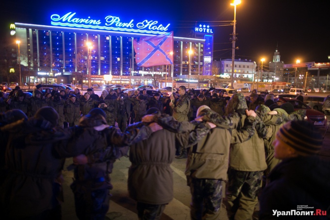 Из Екатеринбурга в Украину отправились 50 добровольцев (Фото, видео) Из Екатеринбурга в Украину отправились 50 добровольцев (Фото, видео)