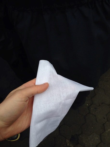 "Марш белых платочков" в Киеве: активисты отправились к НБУ и Кабмину "Марш белых платочков" в Киеве: активисты отправились к НБУ и Кабмину