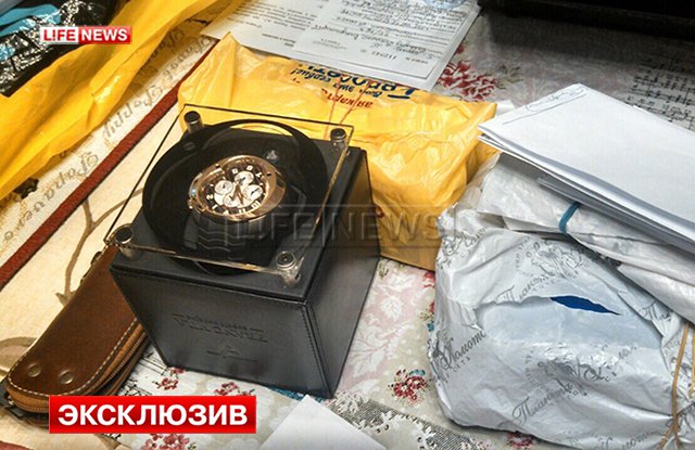 LifeNews публикует фото элитных часов, изъятых у Хорошавина LifeNews публикует фото элитных часов, изъятых у Хорошавина