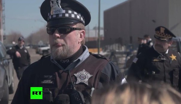 Кредит доверия исчерпан: стрельба в Фергюсоне обострила взаимную неприязнь общества и полиции Кредит доверия исчерпан: стрельба в Фергюсоне обострила взаимную неприязнь общества и полиции