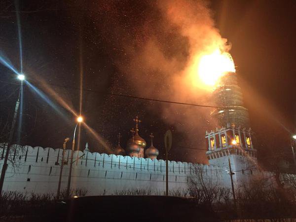 Пожар в Новодевичьем монастыре (Видео, фото)