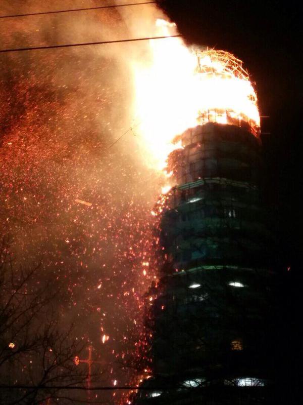 Пожар в Новодевичьем монастыре (Видео, фото)