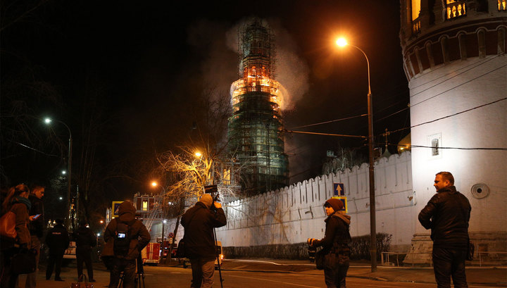 Пожар в Новодевичьем монастыре (Видео, фото)