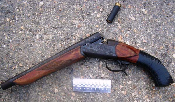 Луганский пенсионер исполнил приговор против карателя Луганский пенсионер исполнил приговор против карателя