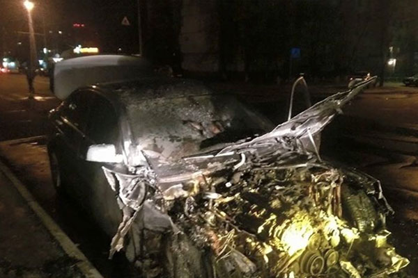 В Киеве сожгли автомобиль и. о. главы "Укрзализныци" В Киеве сожгли автомобиль и. о. главы "Укрзализныци"