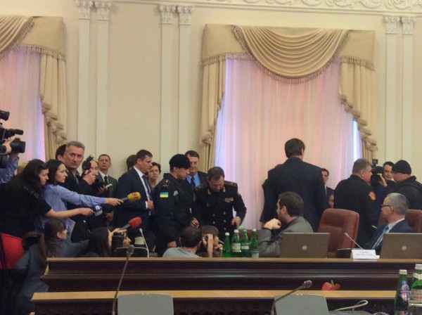 А в Киеве весело: Маски-шоу в Кабинете Министров А в Киеве весело: Маски-шоу в Кабинете Министров