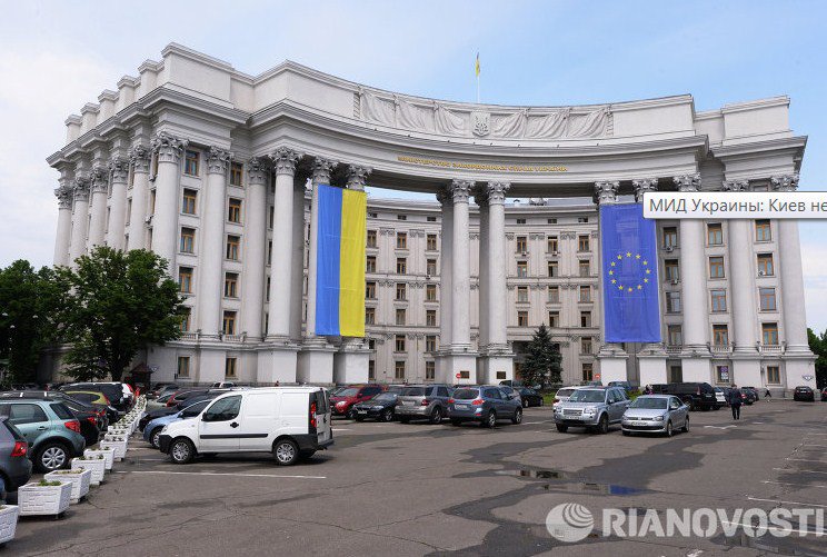 Замглавы МИД Украины: Киев не намерен вести диалог с нынешними властями ДНР и ЛНР Замглавы МИД Украины: Киев не намерен вести диалог с нынешними властями ДНР и ЛНР