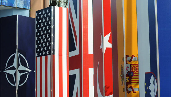 Военный аналитик: НАТО сильно рискует, становясь орудием США Военный аналитик: НАТО сильно рискует, становясь орудием США