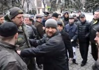 В Луцке представители «Правого сектора» подрались со свободовцами: поп-расстрига был на подхвате (Фото, видео)