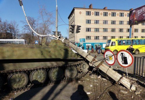 В Константиновке под гусеницами МТ-ЛБ ВСУ погибла 8-летняя девочка, еще 2 человека пострадали