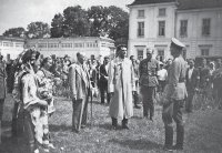 Потомки... Предки лидеров нынешней киевской элиты ненавидели русских, предавали украинцев, уничтожали поляков и служили фашистам