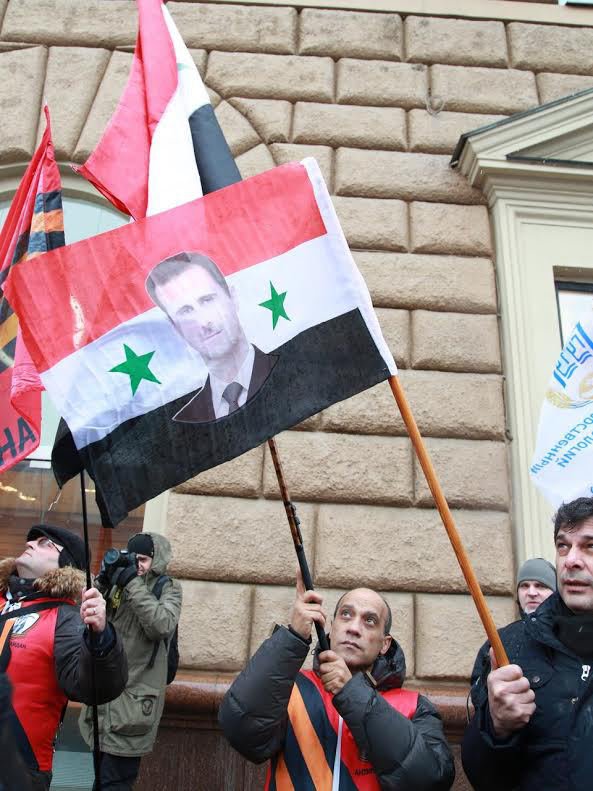 Движение «Антимайдан» провело акцию у американского посольства в Москве Движение «Антимайдан» провело акцию у американского посольства в Москве