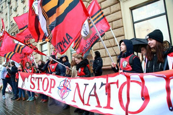 Движение «Антимайдан» провело акцию у американского посольства в Москве Движение «Антимайдан» провело акцию у американского посольства в Москве